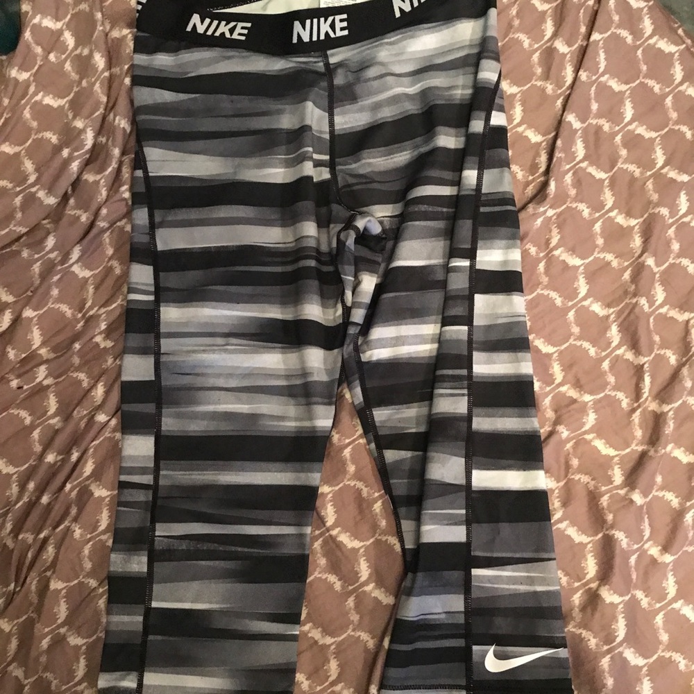 Nike capris leggings
